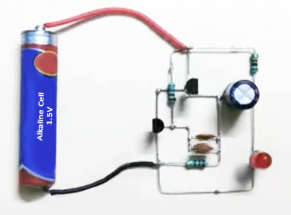 Simple 1.5V/ 3V LED Flasher circuit